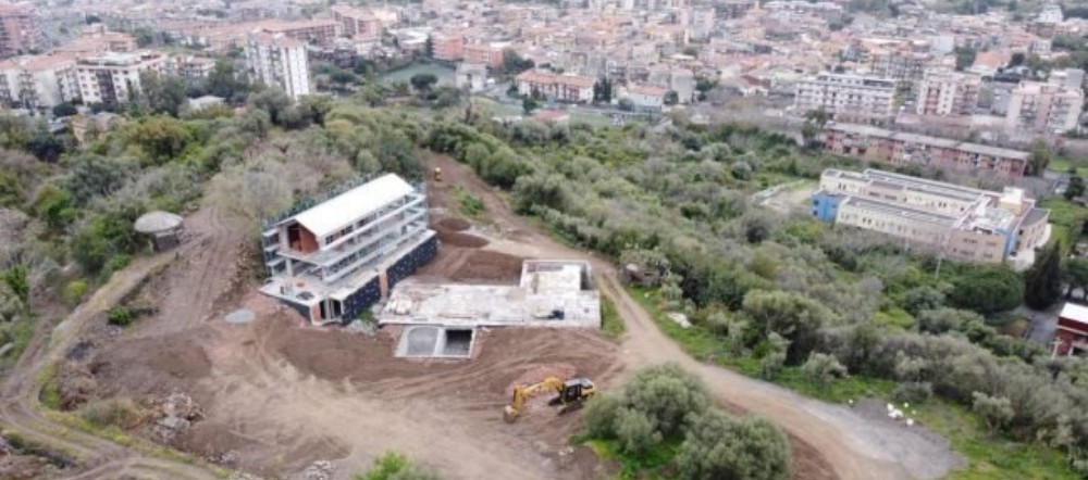 lavori in corso su timpa di Leucatia vista dall'alto