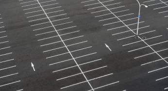 Il pasticciaccio brutto del parcheggio dove deve nascere un parco