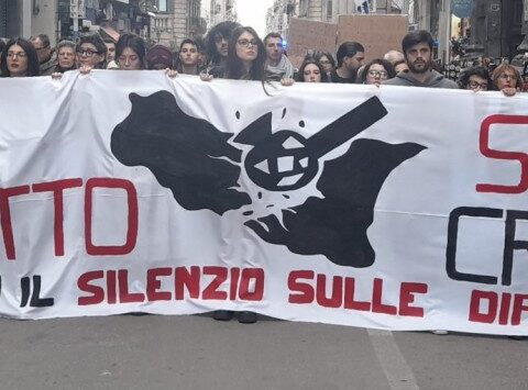 striscione manifestazione contro le tossicodipendenze