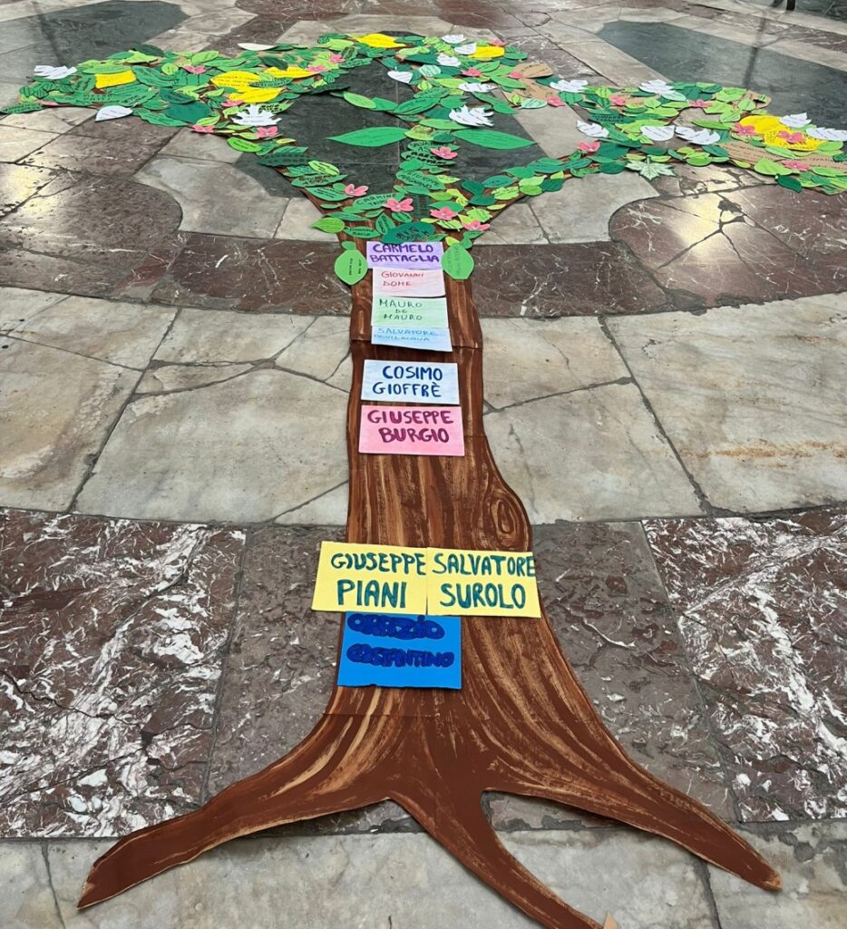 albero con i nomi delle vittime innocenti delle mafie 