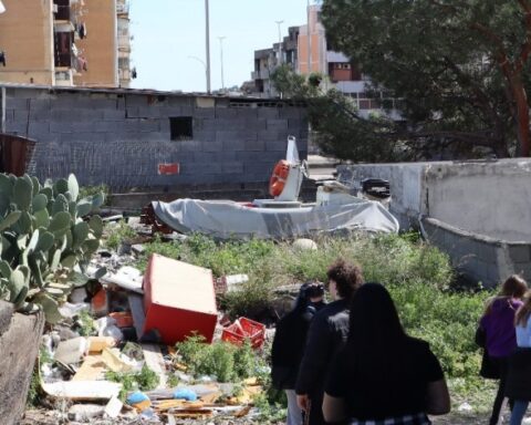 allievi della scuola in giro per il quartiere