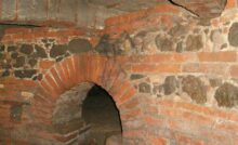 particolare della tricora in mattoni