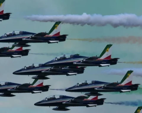 frecce tricolori in volo
