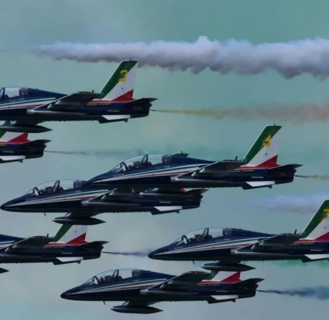 frecce tricolori in volo
