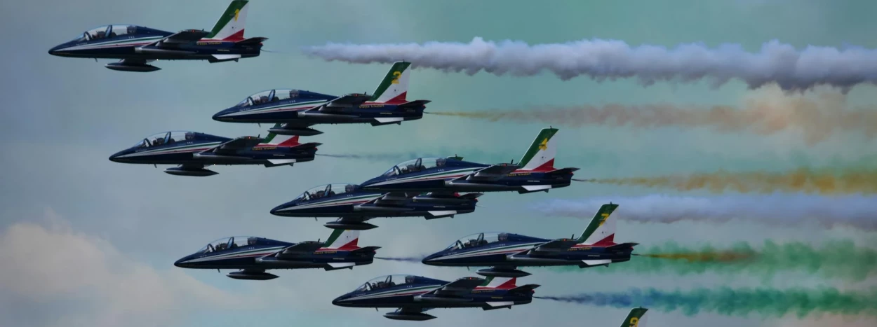 frecce tricolori in volo