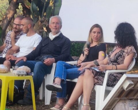 La chirurga Tiziana Roggio e altri relatori al centro Piano Terra di Augusta