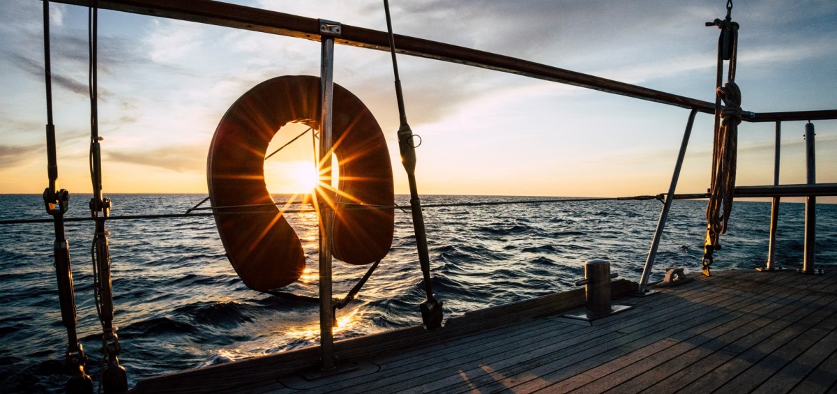 sorgere del sole sul mare visto dalla Madleen