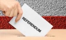 scheda, con scritta referendum, infilata in un'urna
