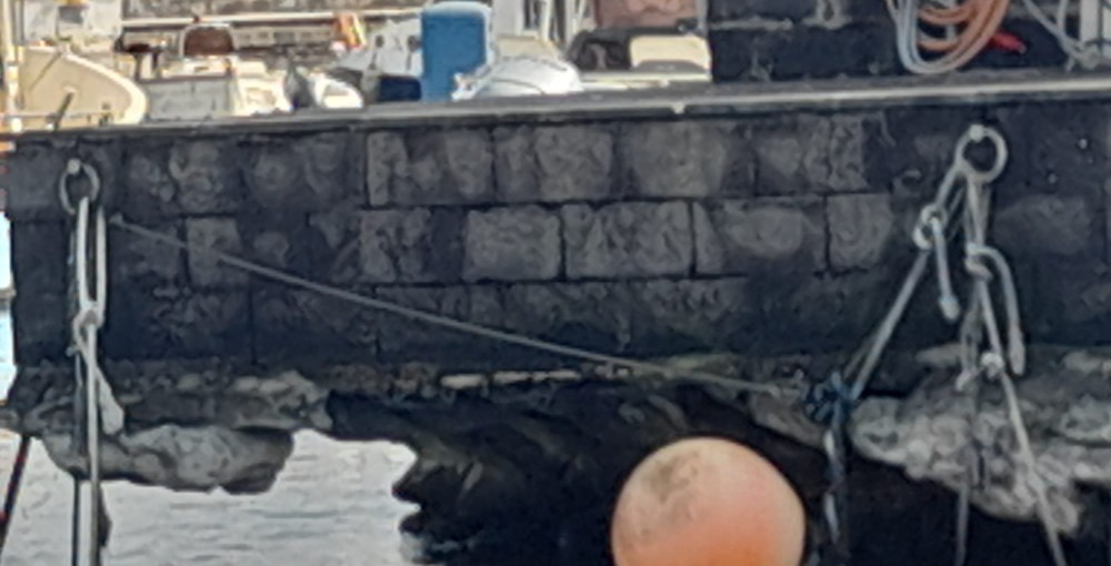molo vecchio in stato di degrado