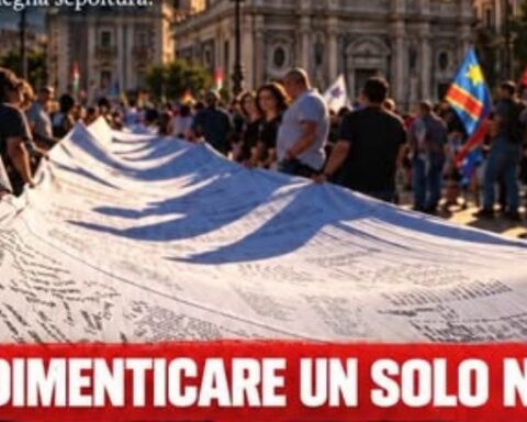 particolare della locandina dell'evento, con il lenzuolo e la scritta "Non dimenticare un solo nome"